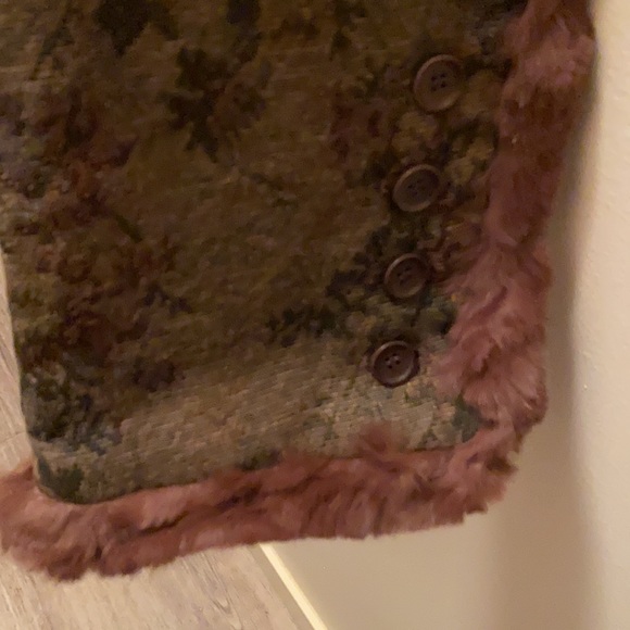 I am selling a blazer. - Picture 3 of 7